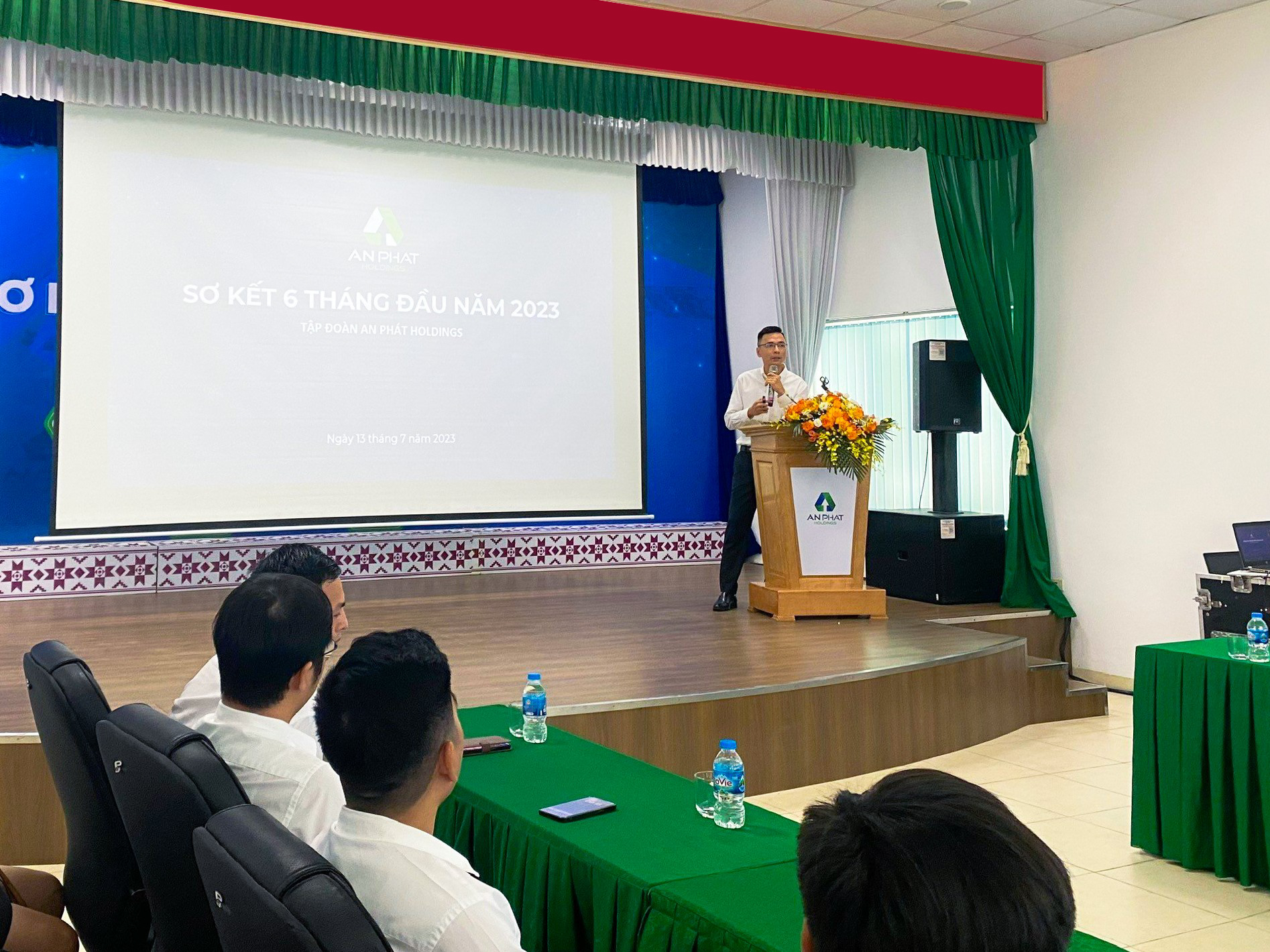 Ông Phạm Đỗ Huy Cường – CEO Cách chơi Xì to 5 cây
 trình bày Báo cáo kết quả kinh doanh 6 tháng đầu năm